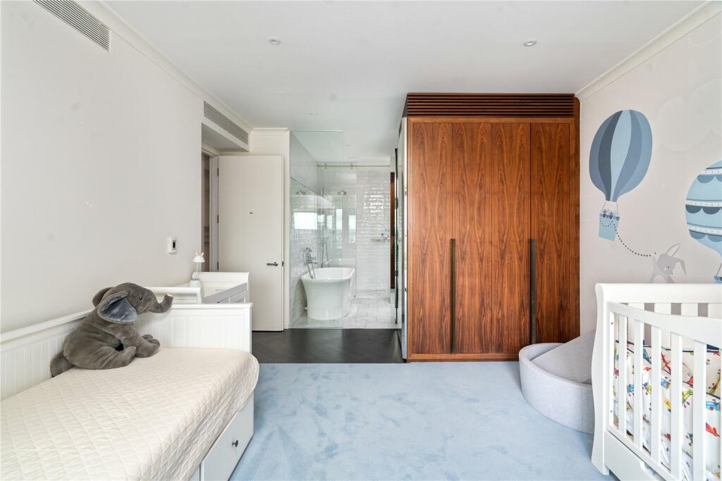 3 bedroom apartment for sale in Capital Building, Embassy Gardens, 8 Union Square, London, SW11